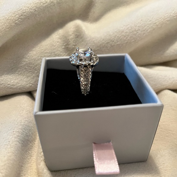 SPARKLING FASHION RING | SIZE 8 - Picture 12 of 13